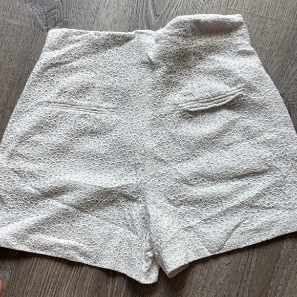Zara White Eyelet High Waist Shorts - Picture 2 of 4